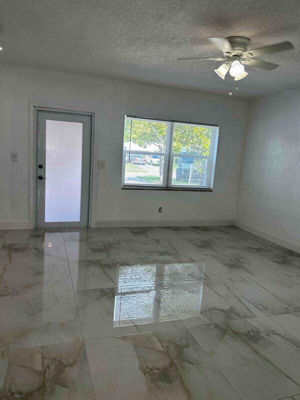 Building Photo - 1480 NE 173rd St