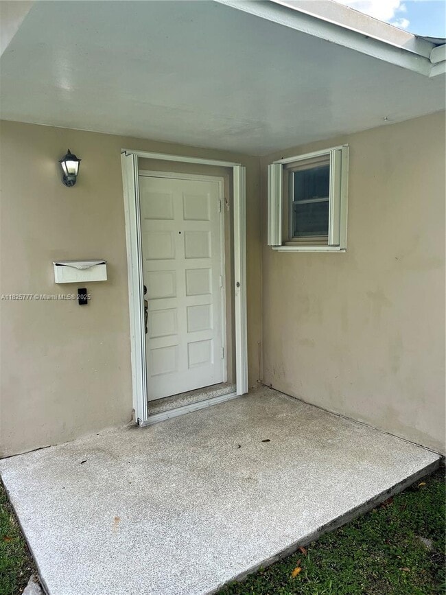 Building Photo - 10820 SW 78th Ave