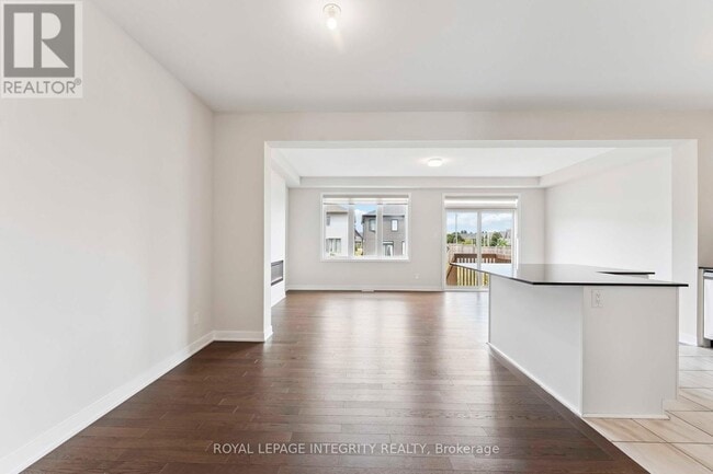 Building Photo - 227 Ormiston Cres
