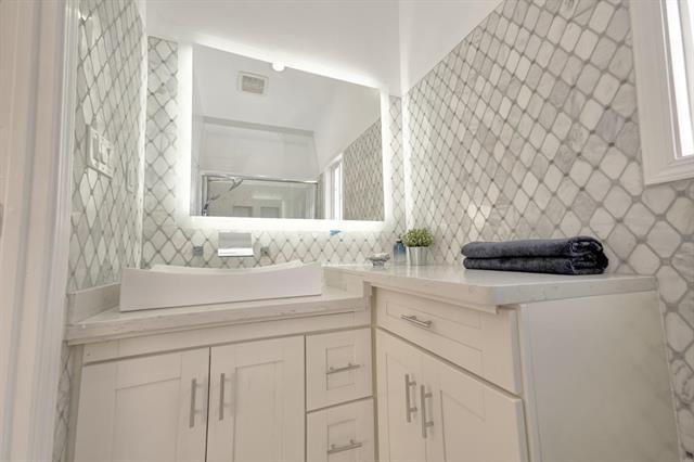 Foto del edificio - 1435 Bergin Pl