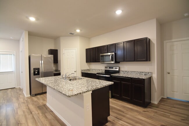 Building Photo - 1309 Zetsche Ct