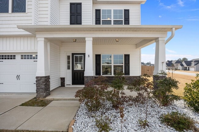 Building Photo - Beautiful 4-Bedroom Home with Modern Finishes in Angier