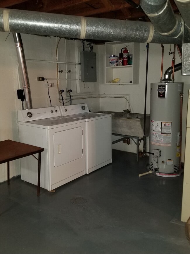 Lavadora/Secadora - 415 N 7th St