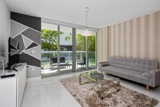 Foto del edificio - 6620 Indian Creek Dr