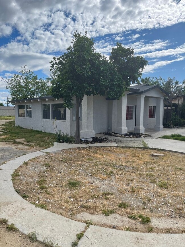 Building Photo - 265 Hudson Dr