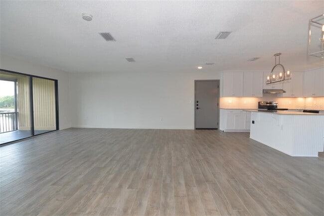 Building Photo - 361 W Lake Faith Dr