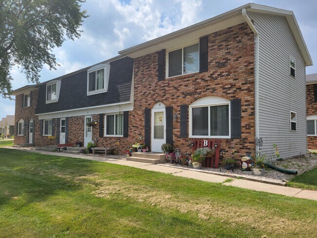 ¡¡¡¡¡Estilo de casa adosada con entrada privada!!!+ - 84 S Pioneer Pky