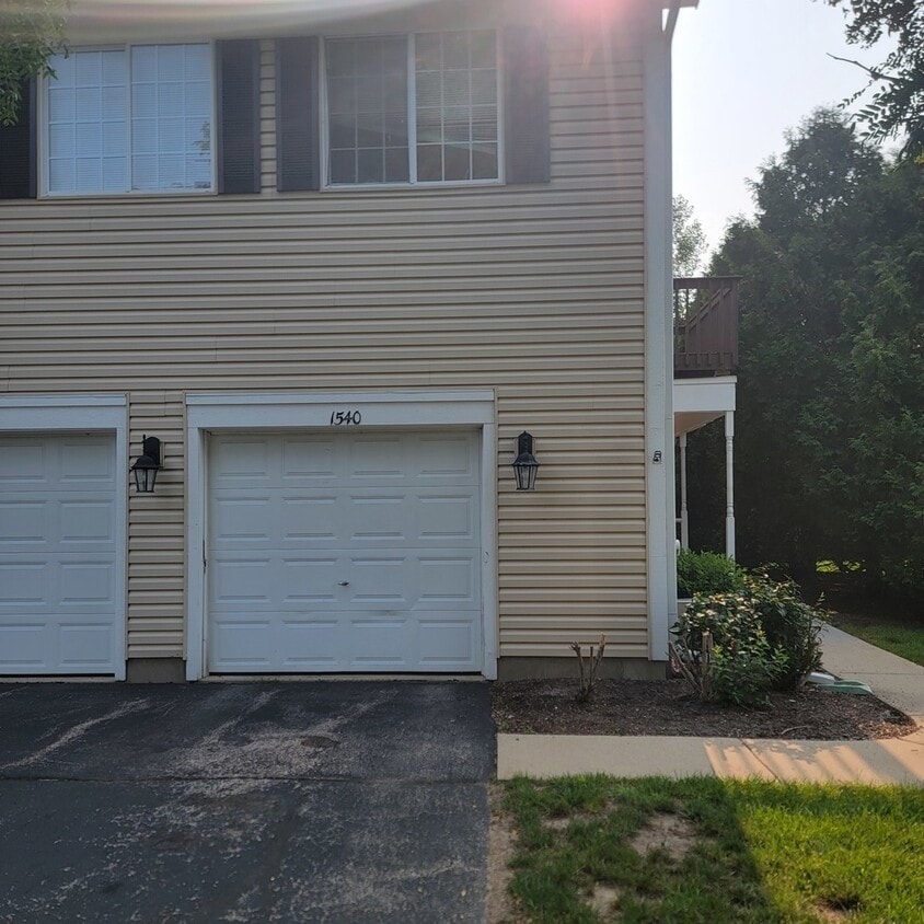 Building Photo - 1540 Hickory Rd