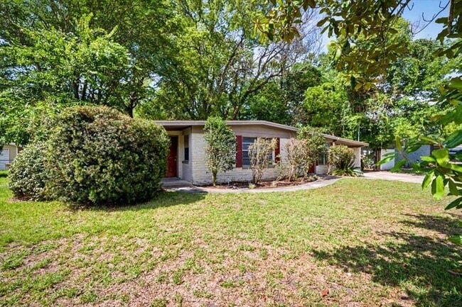 Building Photo - 7010 Arques Rd