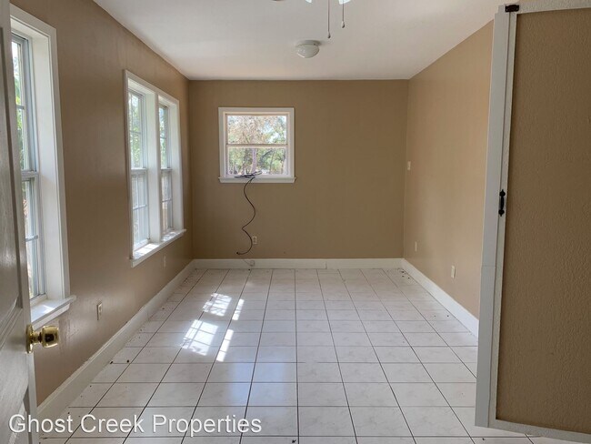 Building Photo - 2 br, 1 bath House - 165 Oak Ridge Trail
