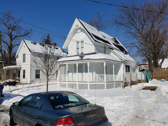 Building Photo - Grand Rapids, MI Downtown 2-Story Victorian-Style Cottage