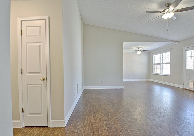 Building Photo - 308 Wood Ridge