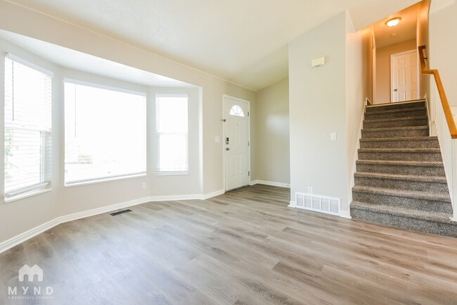Building Photo - 5463 Ridge Hollow Way