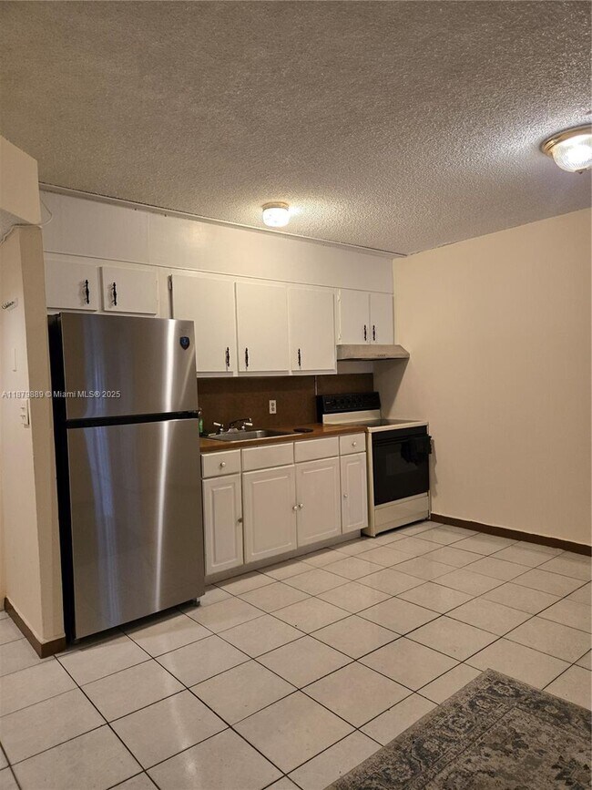 Building Photo - 130 S Shore Dr