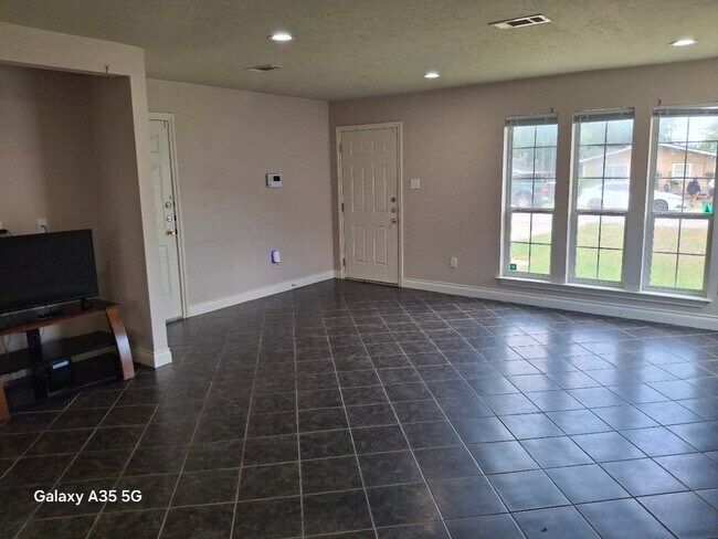 Foto del edificio - 129 Richards St