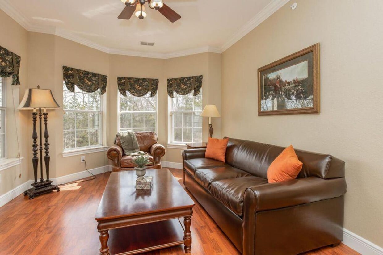 Foto principal - 175 Golf View Dr