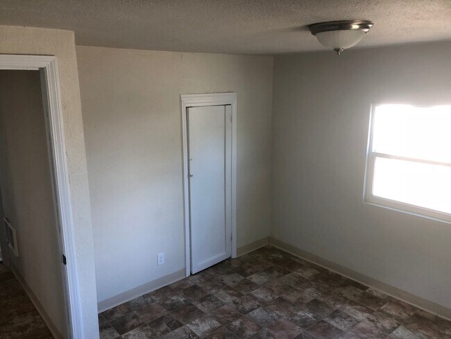 Building Photo - Single Family Home in Yakima