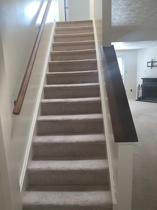 Entry - 1021 Elm Ct