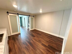 Building Photo - 803 Waimanu St