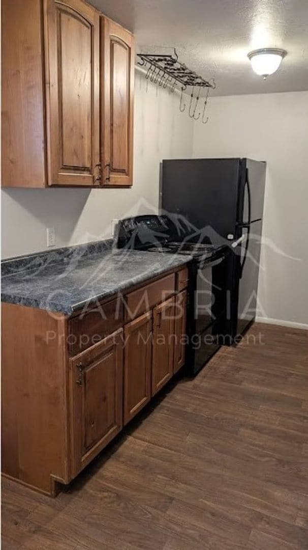 Foto del edificio - Charming Basement Unit with Separate Entrance