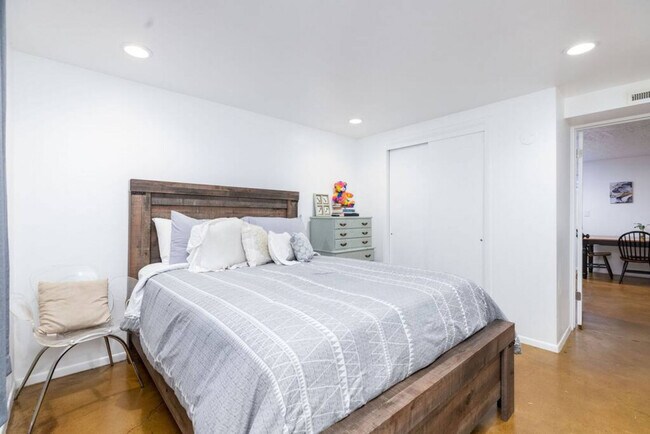 Foto del edificio - 2750 Glen Heather Ave