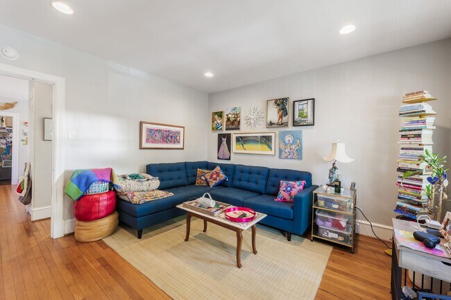 Foto del edificio - 3322 Stuart Ave