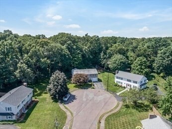Foto del edificio - 12 Evangeline Ln