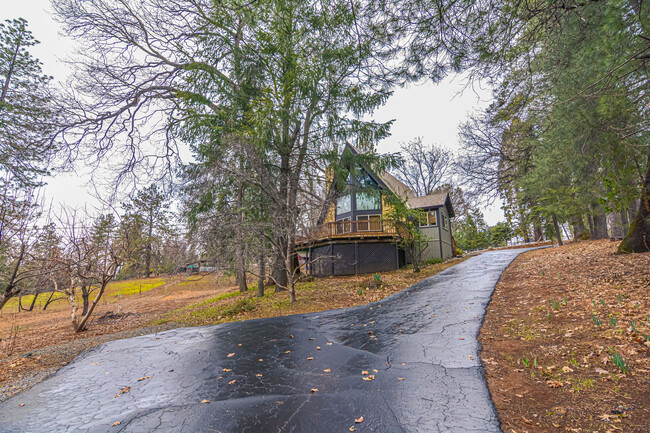 Building Photo - 2341 Hassler Rd