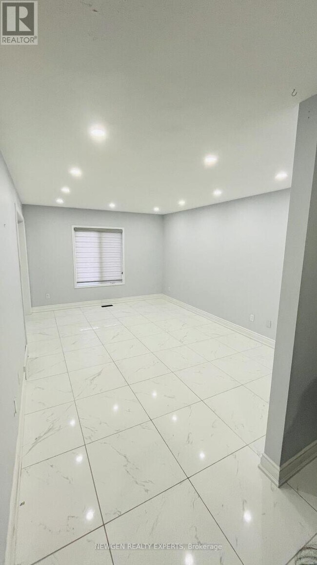 Photo du bâtiment - 803 Deveron Crescent