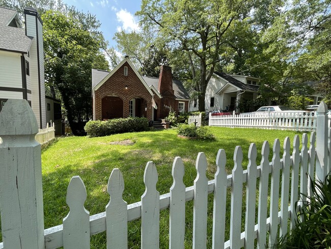 Building Photo - 1055 Woodland Ave SE