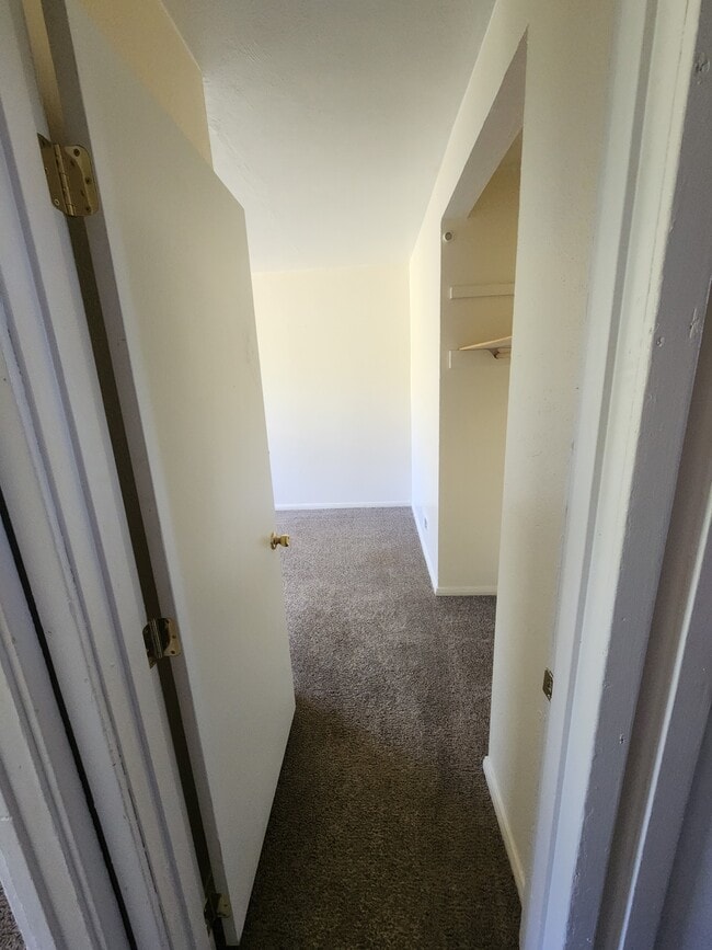 Building Photo - 1417 NW Carden Ave