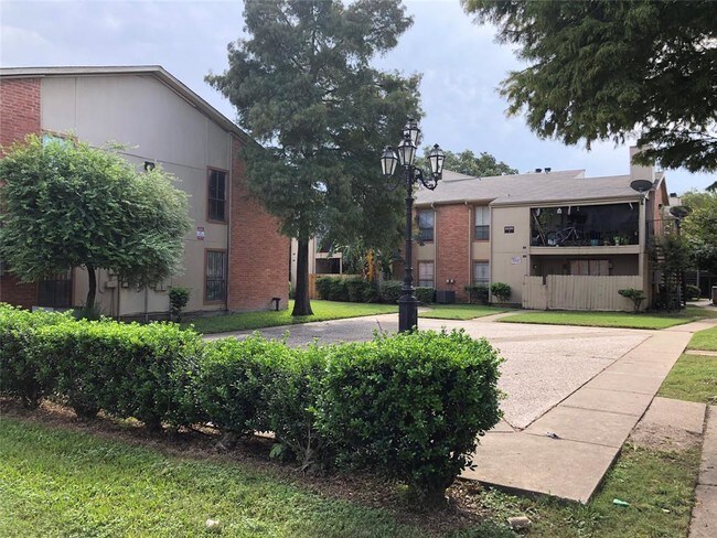 Building Photo - 10100 S Gessner Rd