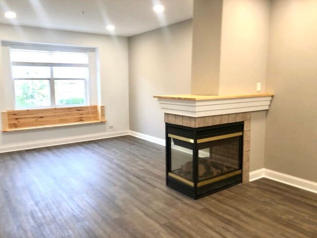 Building Photo - 164 Rosehall Dr