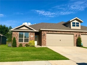 Building Photo - 202 Alder St