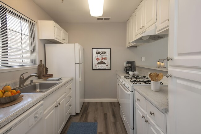 Cocina - Foothill Terrace Apartments