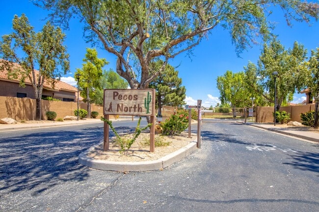 Foto del edificio - Beautiful home in gated community in Ahwatukee now available!