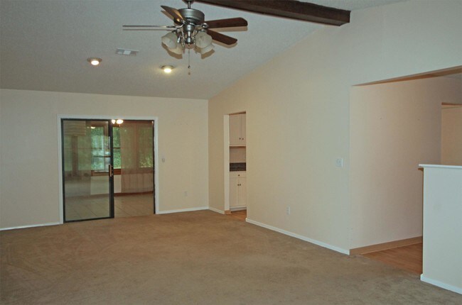 Building Photo - 107 Ambergate Ct