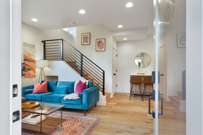 Foto del edificio - 65 W Dravus St