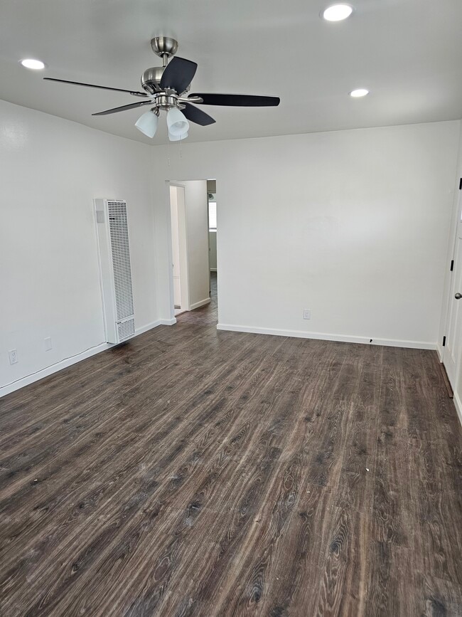 Building Photo - 14626 S Budlong Ave