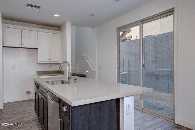 Foto del edificio - 4708 E Daley Ln