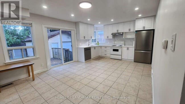 Building Photo - 42 Cartier Crescent