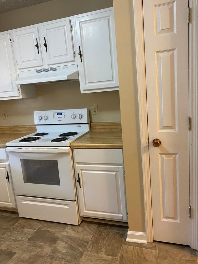 Photo - 1909 S. Milledge Ave #2 | 2 BED 2.5 BATH TOWNHOUSE + COMMUNITY POOL
