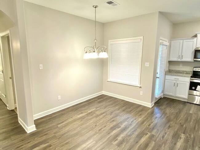 Building Photo - Available Now, 4-bedroom 2.5 bath home in ...