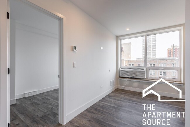 Building Photo - 941 W Carmen Ave