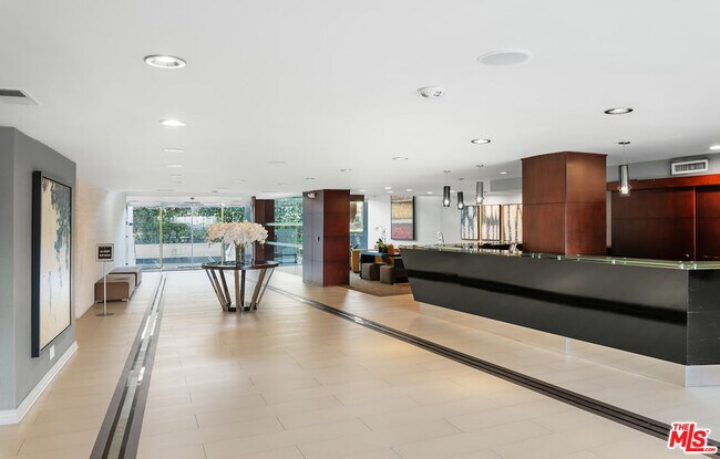 Foto del edificio - 7250 Franklin Ave