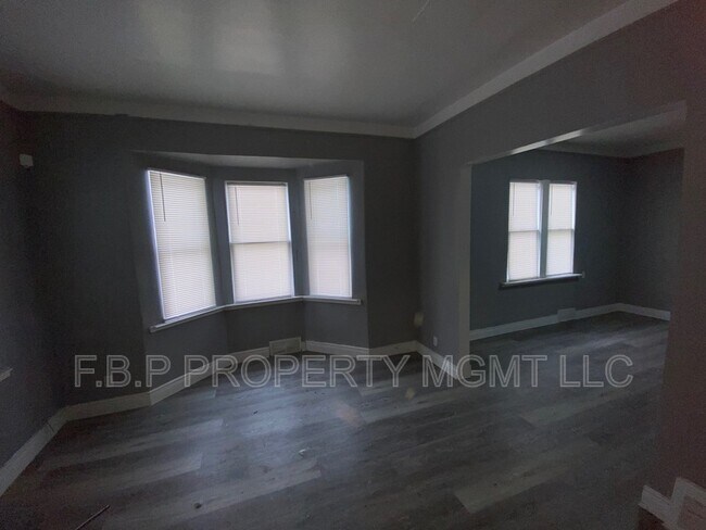 Foto del edificio - 15041 Coram St