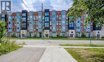Building Photo - 253 Albert St