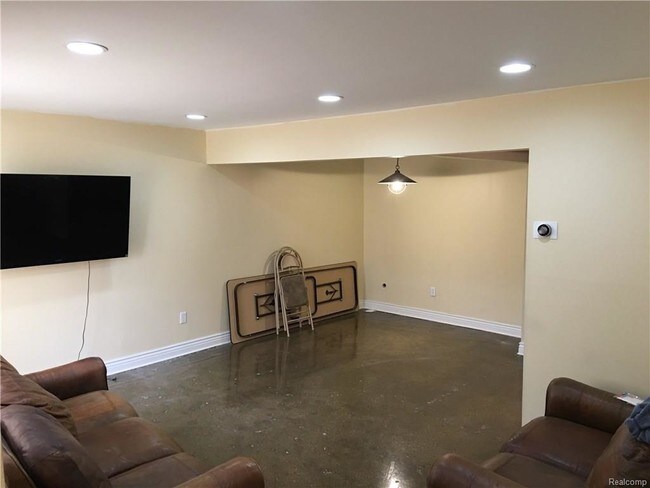Building Photo - 29828 City Center Dr