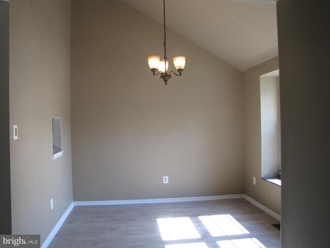 Foto del edificio - 303 Somerset Ct