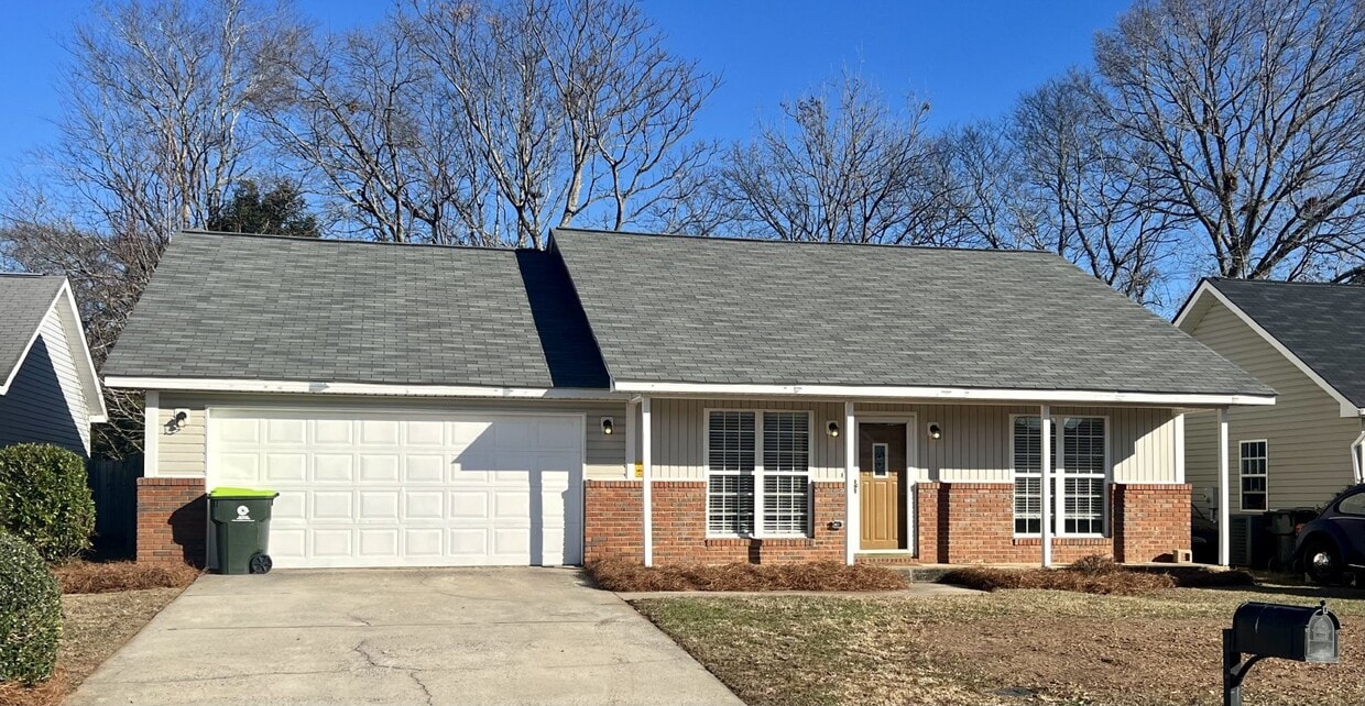 Foto principal - "Charming 3-Bedroom Home in Warner Robins,...